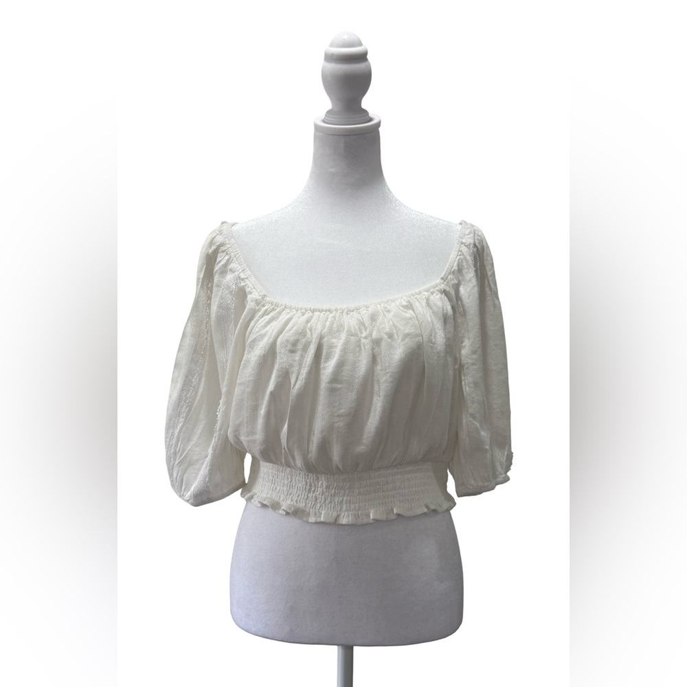 American Eagle Outfitters White crop top puff sleeves w lace detail size medium
